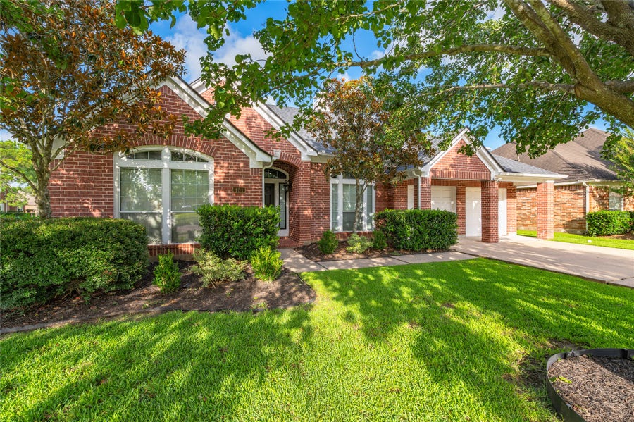 Property photo for 101 Arbor Springs Lane, Dickinson, TX