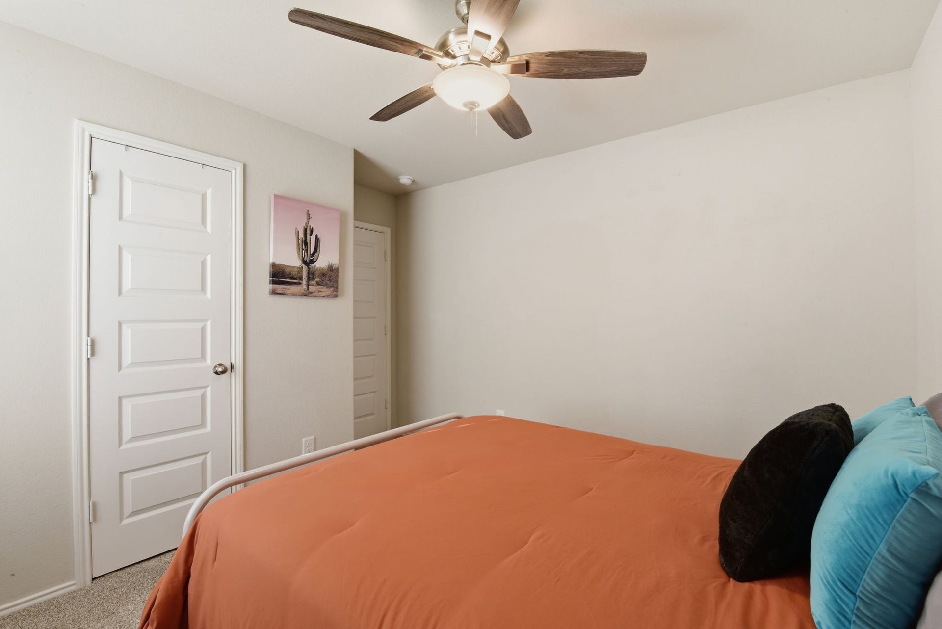 11225 34th Avenue N, Texas City, TX 77591 Comfortable layout with easy access to full bathroom.