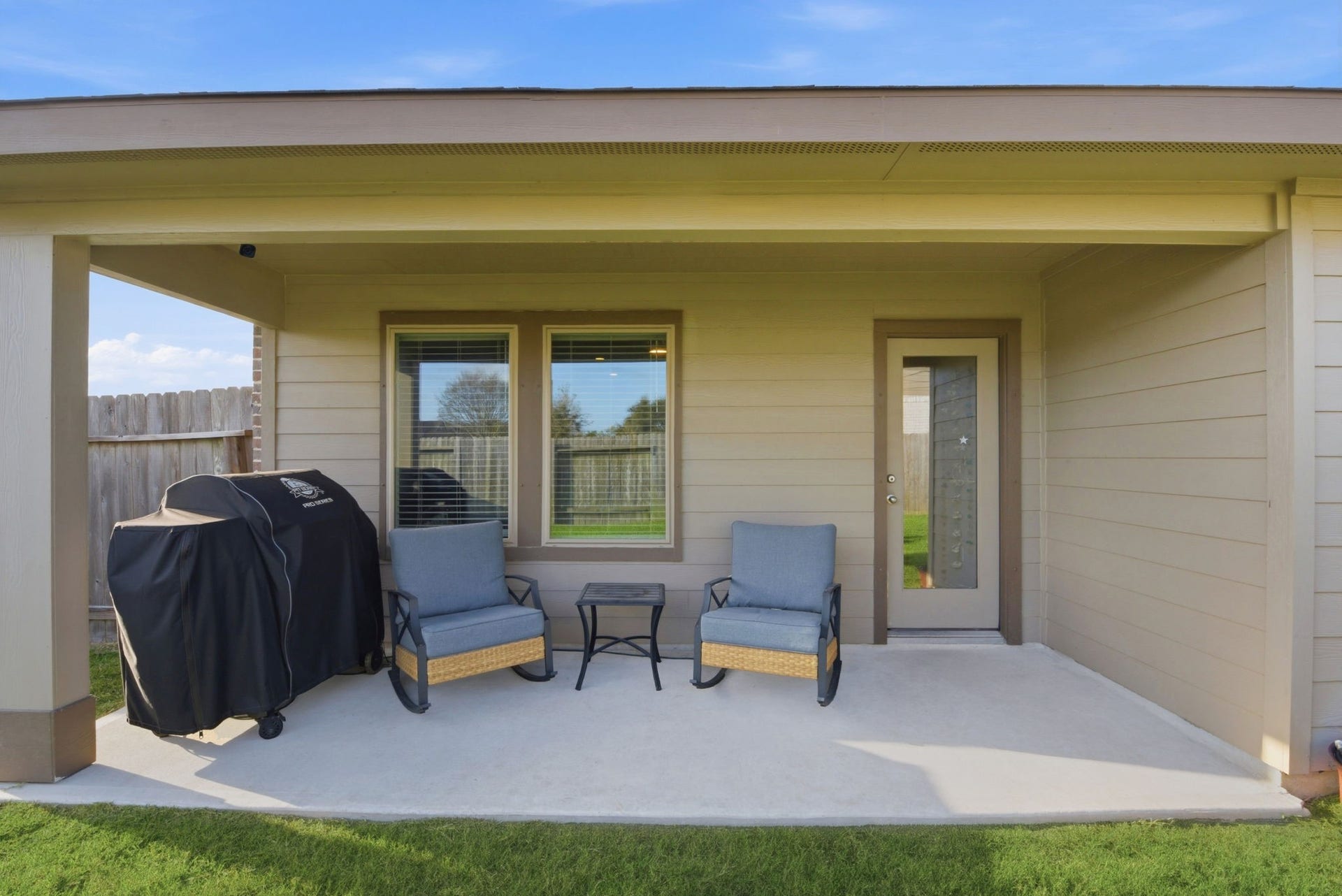 11225 34th Avenue N, Texas City, TX 77591 Beautiful covered patio ideal for morning coffee.