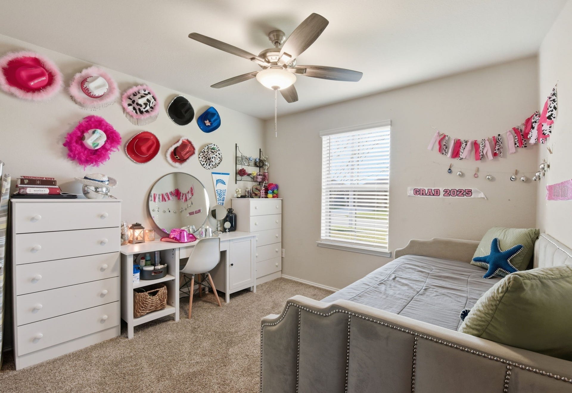 11225 34th Avenue N, Texas City, TX 77591 Generously sized secondary bedrooms with carpet flooring and natural light.