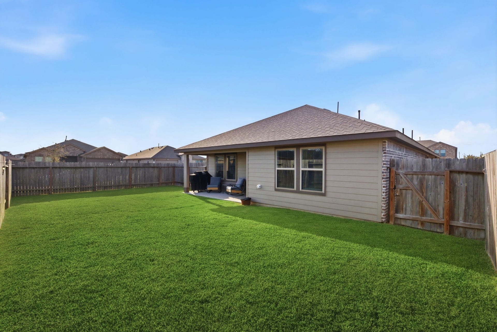 11225 34th Avenue N, Texas City, TX 77591 Private fenced backyard with covered patioperfect for entertaining.