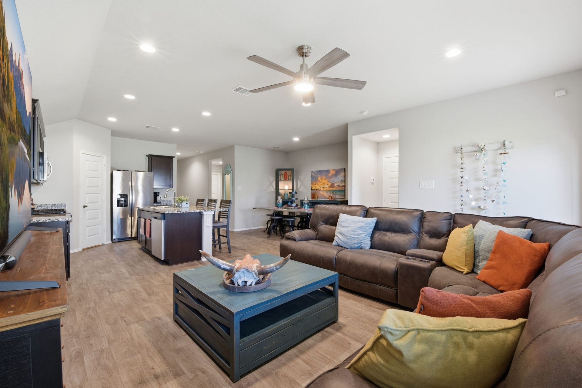 11225 34th Avenue N, Texas City, TX 77591 Inviting open layout home design perfect for everyday living.