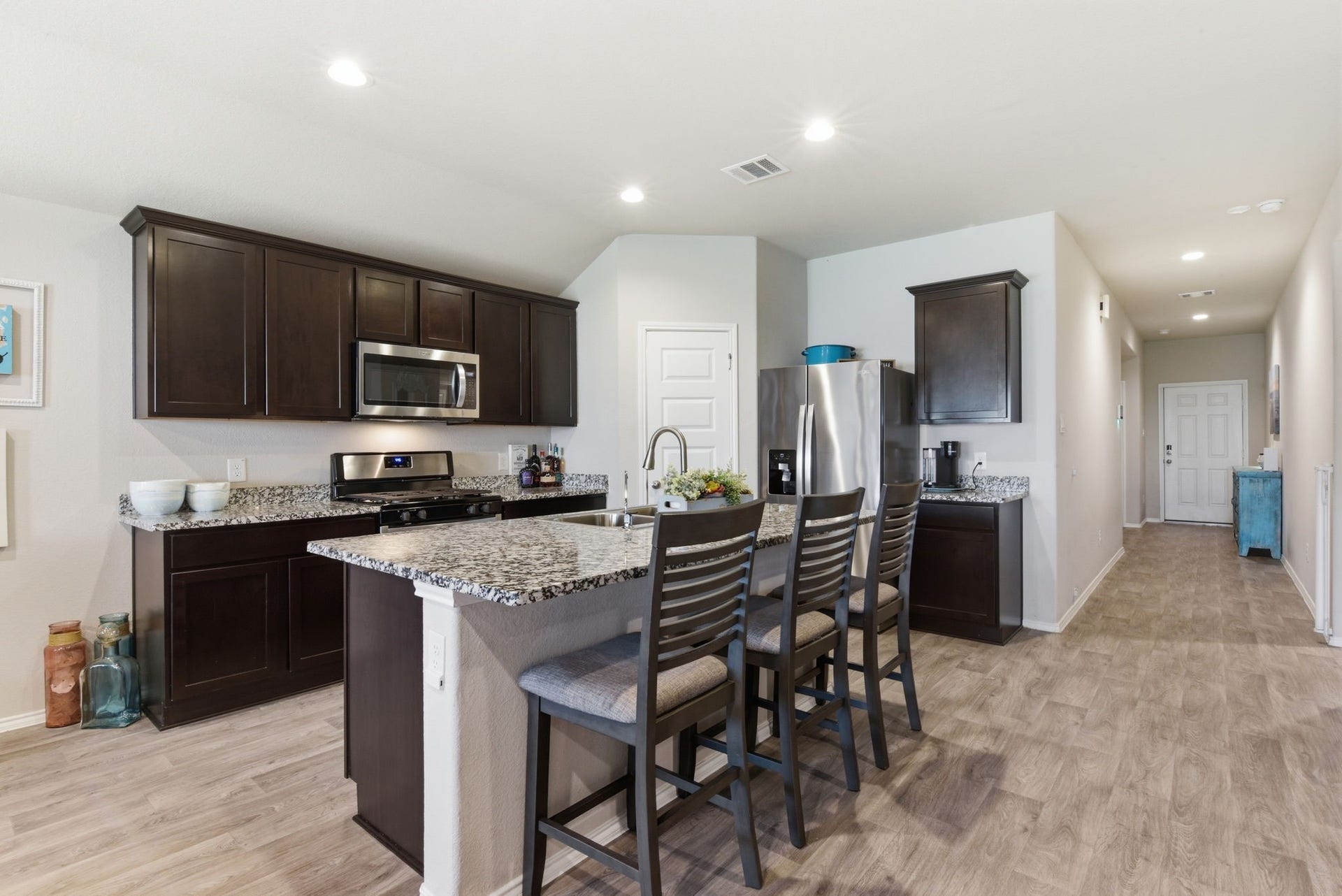 11225 34th Avenue N, Texas City, TX 77591 Bright open-concept living room with natural light and seamless flow