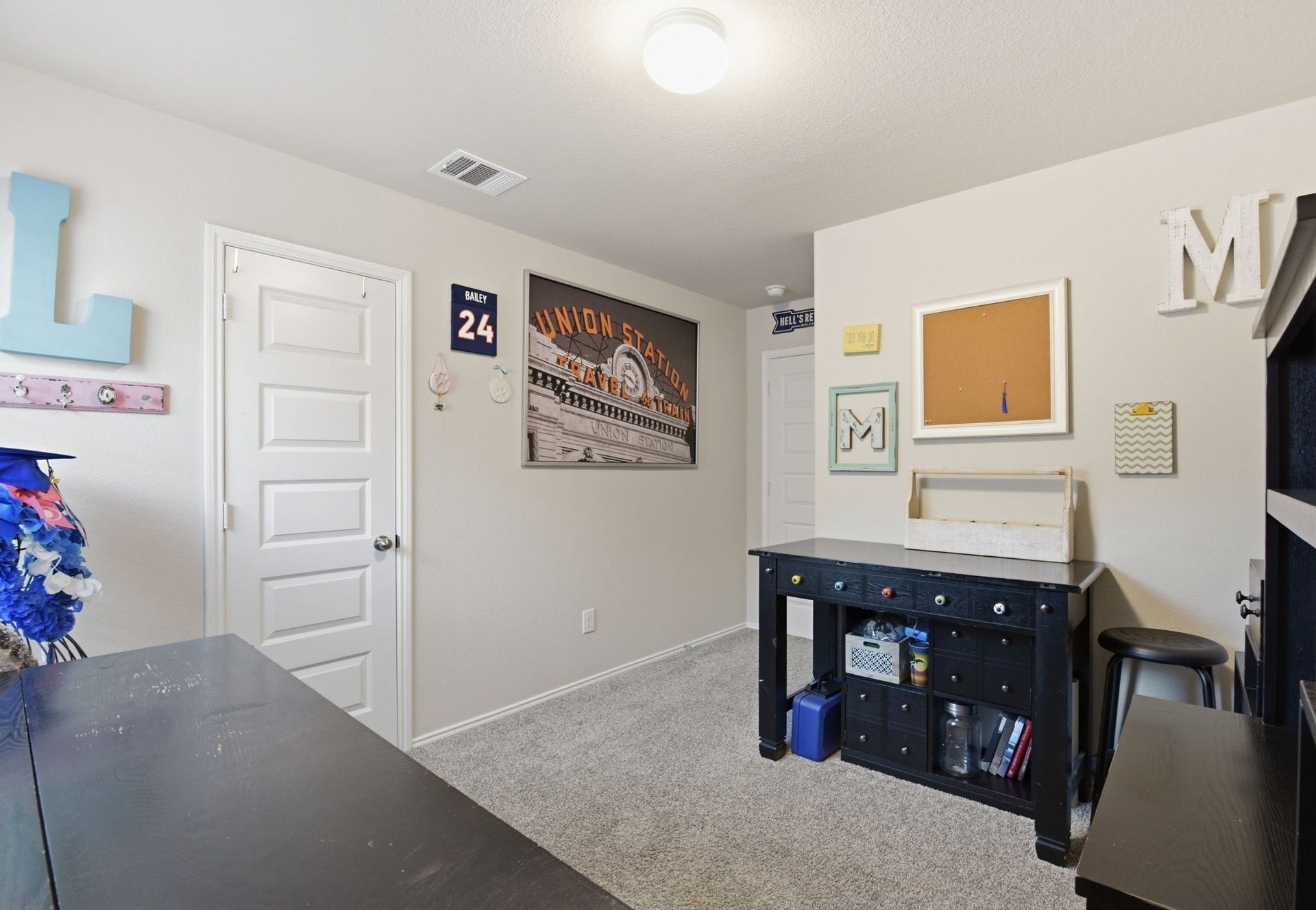 11225 34th Avenue N, Texas City, TX 77591 Flexible guest room, home office, or kids room options.