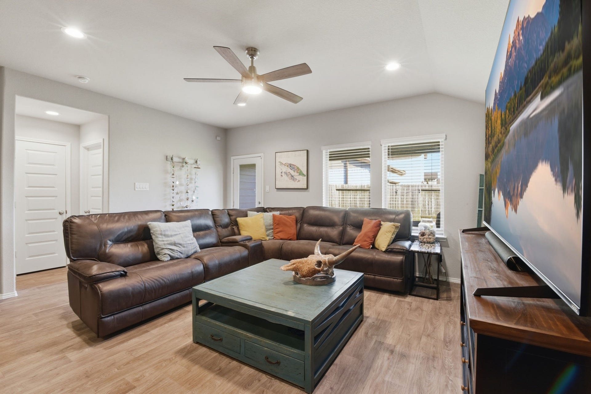 11225 34th Avenue N, Texas City, TX 77591 Modern vinyl flooring for comfort and style.