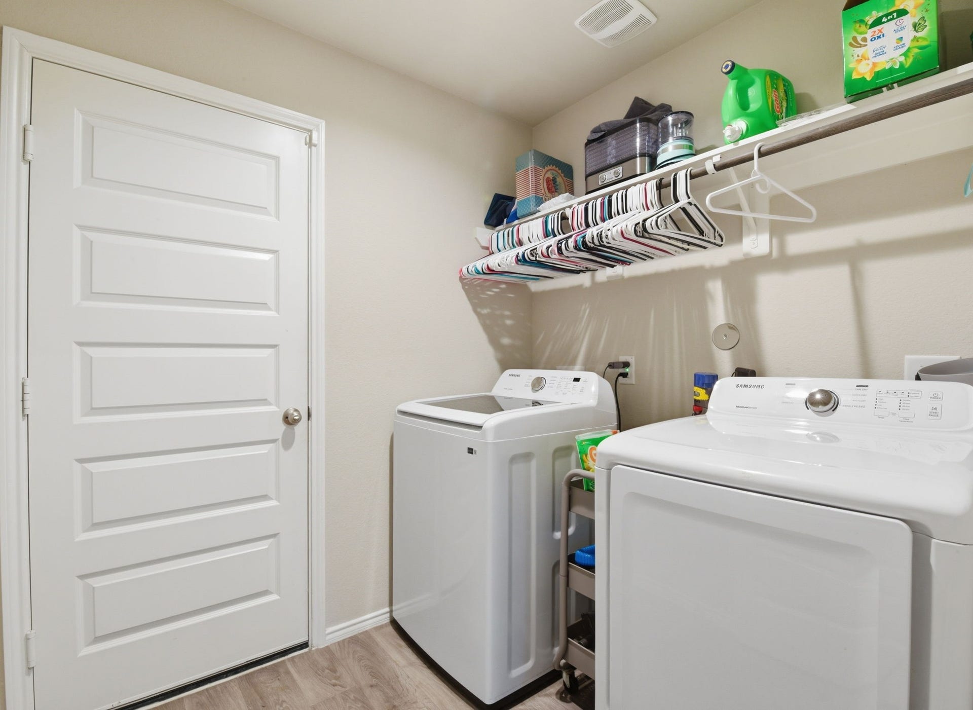11225 34th Avenue N, Texas City, TX 77591 Convenient in-house utility room with washer and dryer connections.