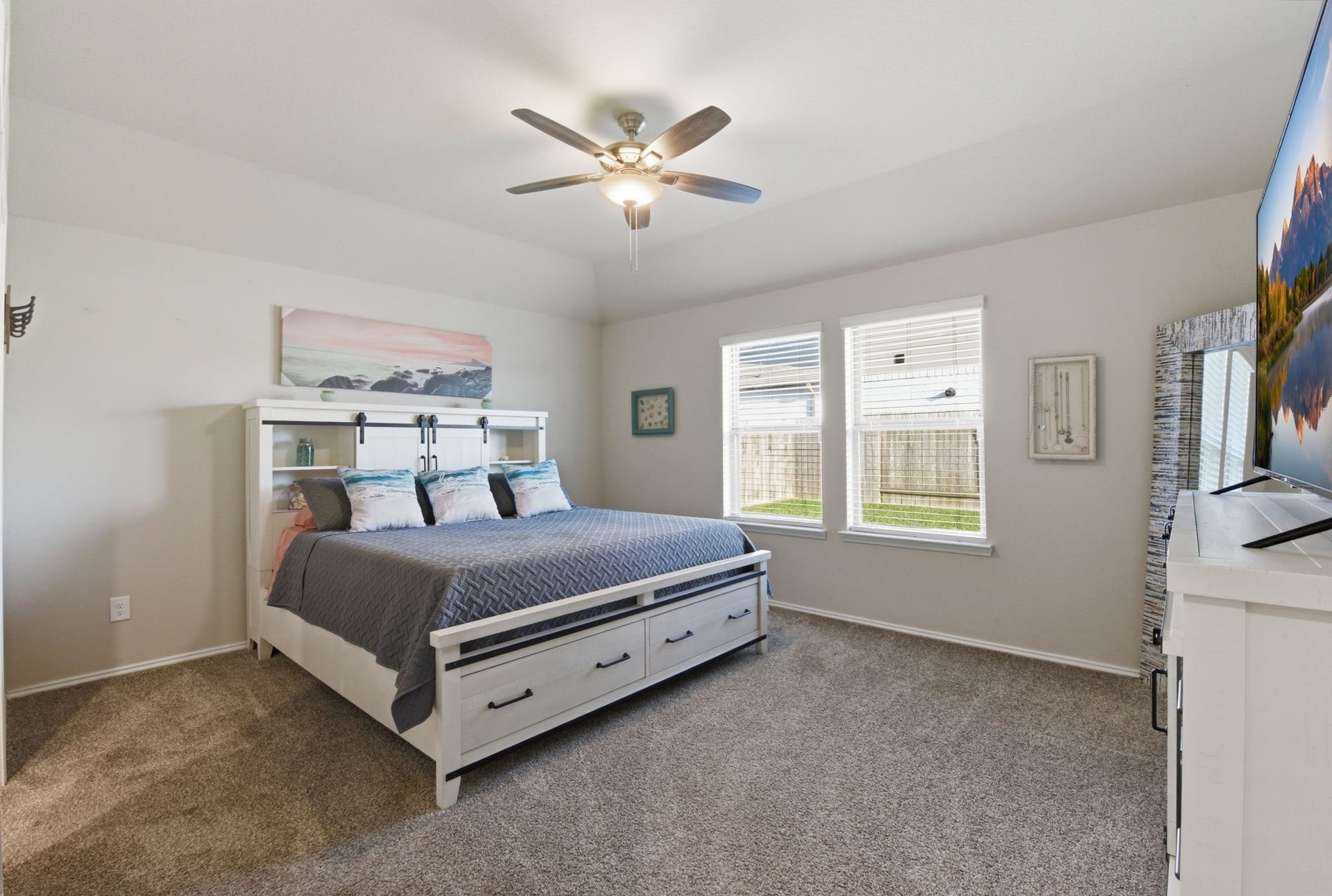 11225 34th Avenue N, Texas City, TX 77591 Spacious primary bedroom retreat with natural light and ceiling fan.