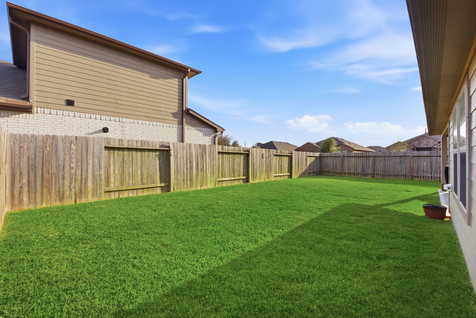 11225 34th Avenue N, Texas City, TX 77591 Spacious yard with room for pets, play, or gardening.