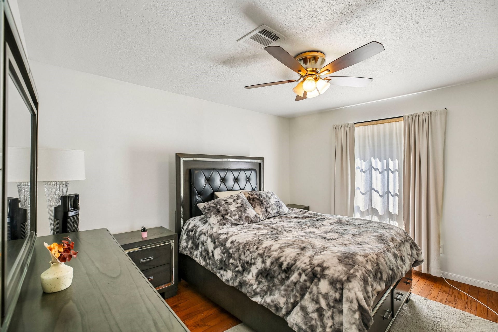 5501 Pecos Street, Dickinson, TX 77539 The primary suite is on the first floor.