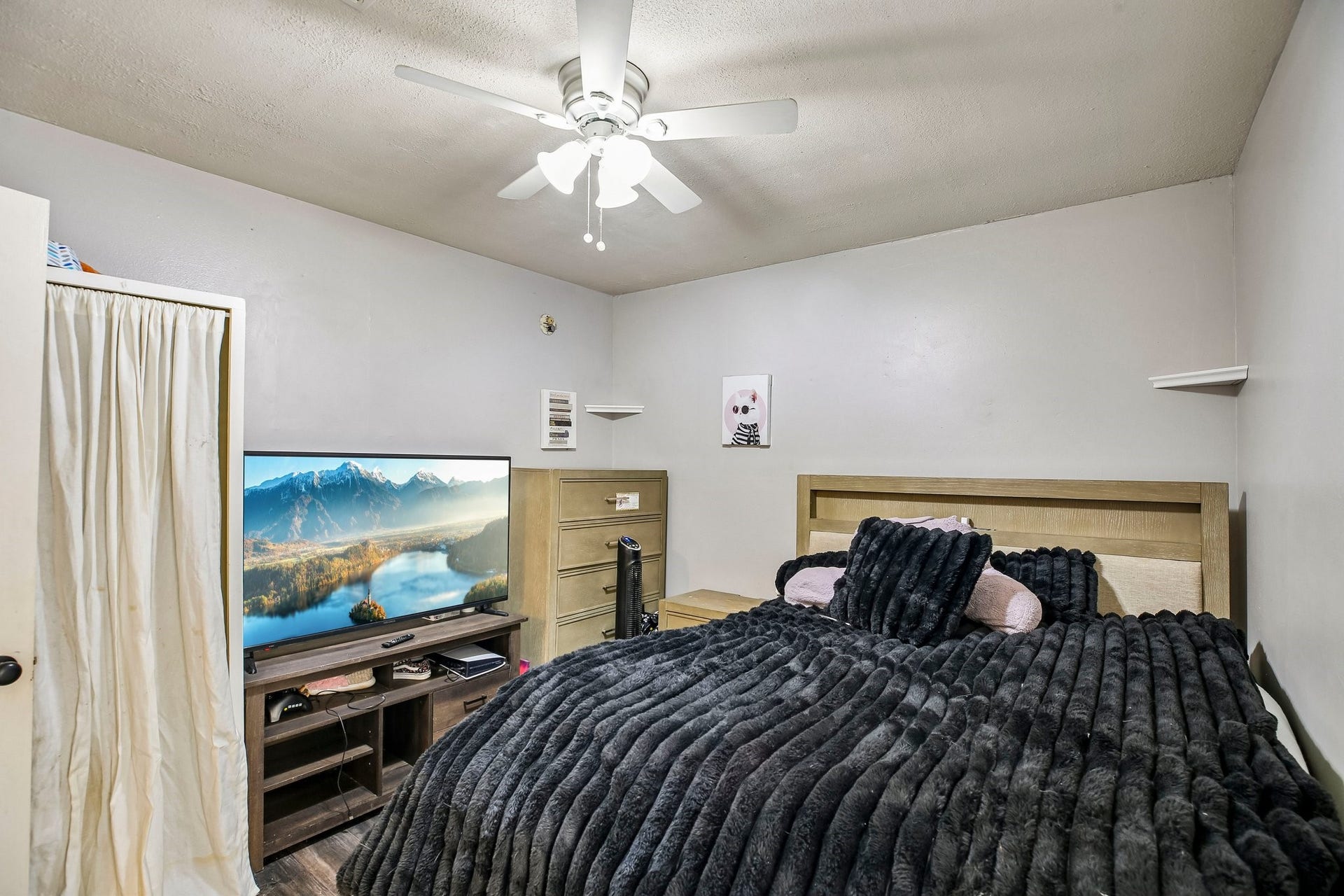 5501 Pecos Street, Dickinson, TX 77539 The garage was converted to a 4th bedroom.