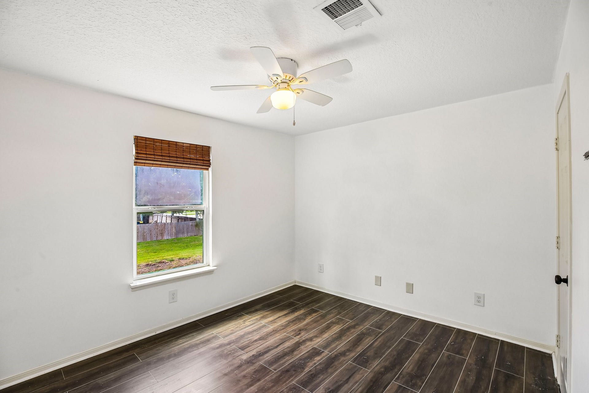 5501 Pecos Street, Dickinson, TX 77539 Another secondary bedroom.