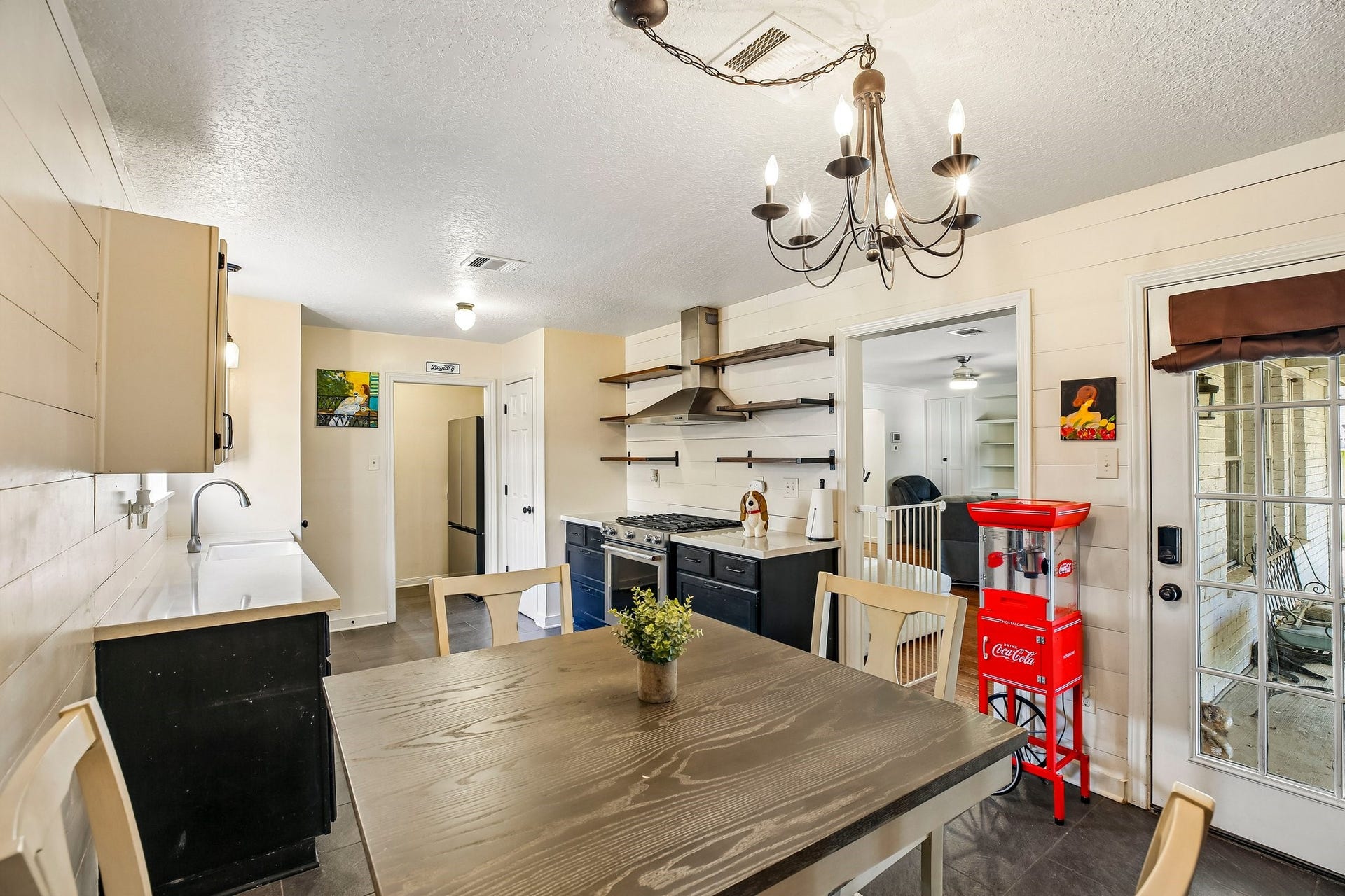 5501 Pecos Street, Dickinson, TX 77539 Gorgeous updated kitchen with quartz countertops.
