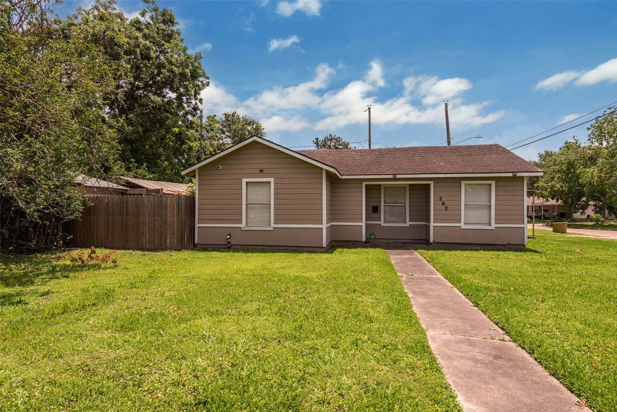Property photo for 202 Norview Drive, Houston, TX