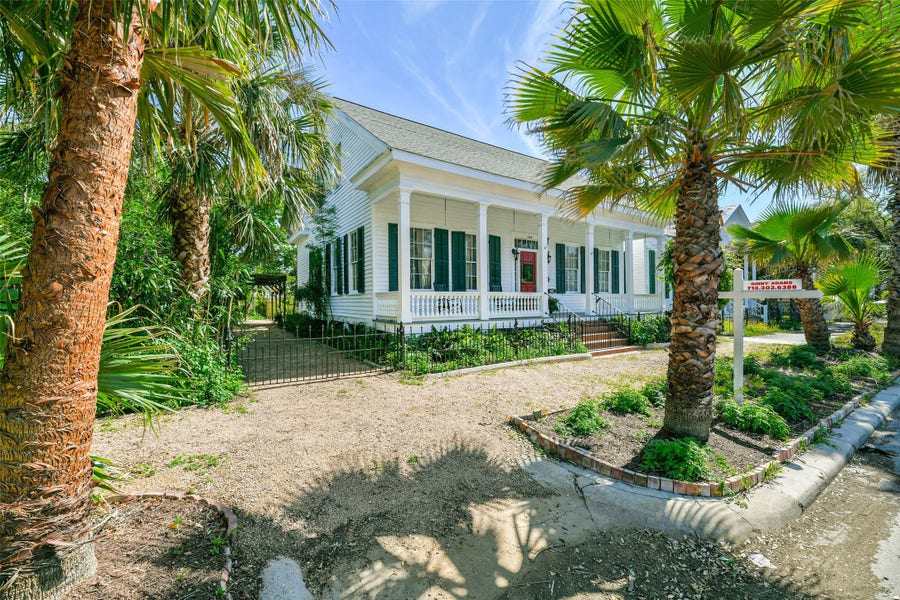 Property photo for 1309 Broadway Street, Galveston, TX