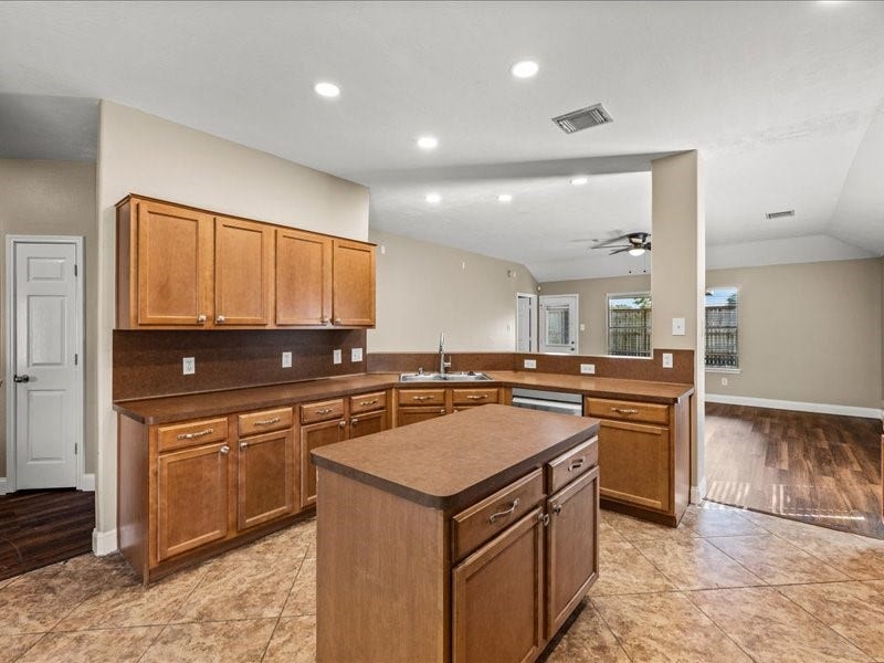 167 Rustic Colony Lane, Dickinson, TX 77539 167 Rustic Colony Lane, Dickinson, TX 77539