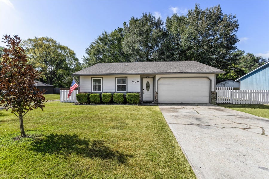 Property photo for 909 Stewart Street, Montgomery, TX