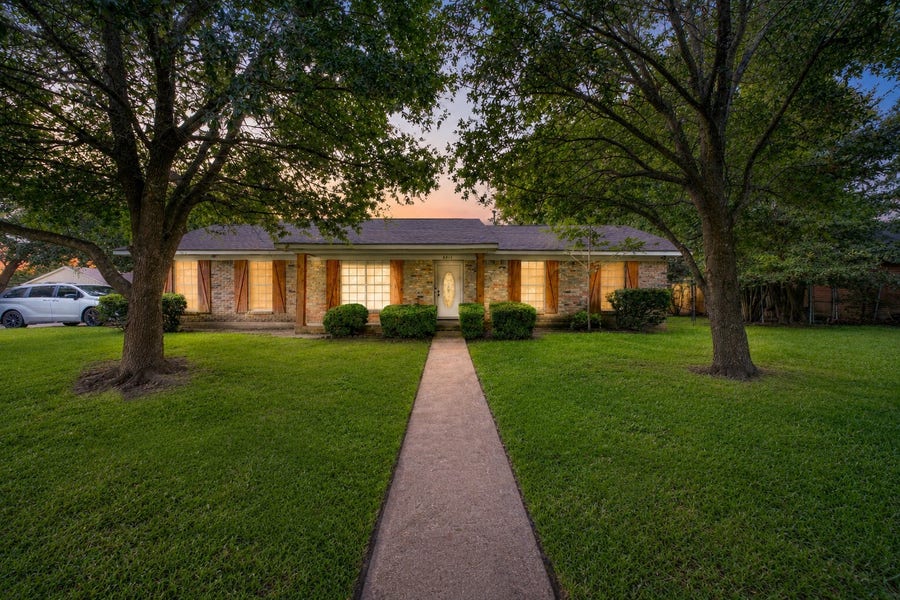 Property photo for 5911 Dawnridge Drive, Houston, TX