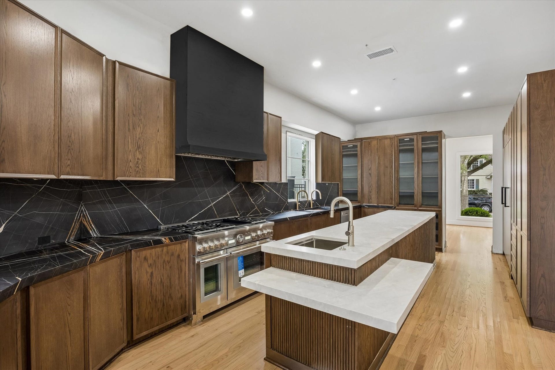2320 North Boulevard, Houston, TX 77098 2320 North Boulevard, Houston, TX 77098