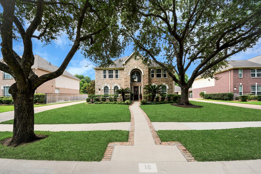 Property photo for 16 Twin Valley Drive, Sugar Land, TX