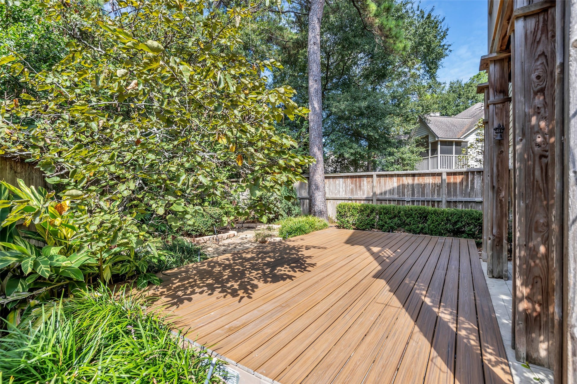 75 E Lakeridge Drive, The Woodlands, TX 77381