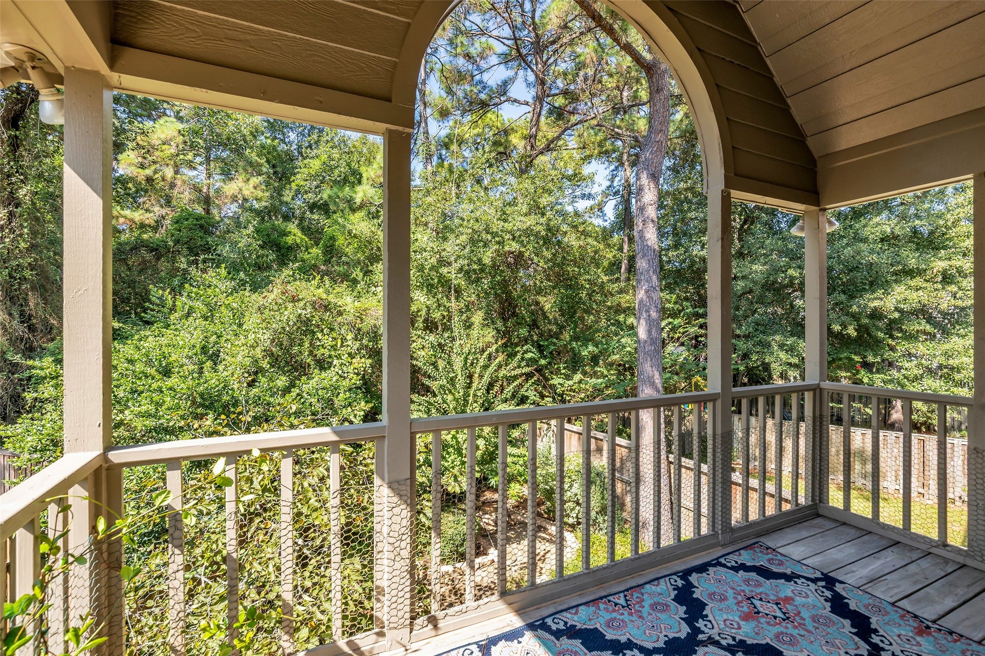 75 E Lakeridge Drive, The Woodlands, TX 77381