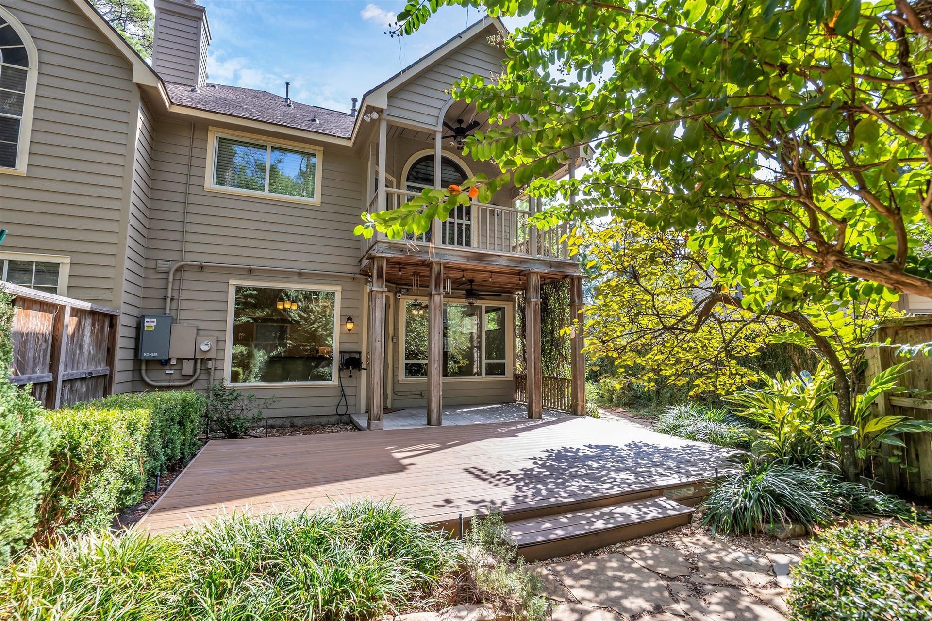 75 E Lakeridge Drive, The Woodlands, TX 77381