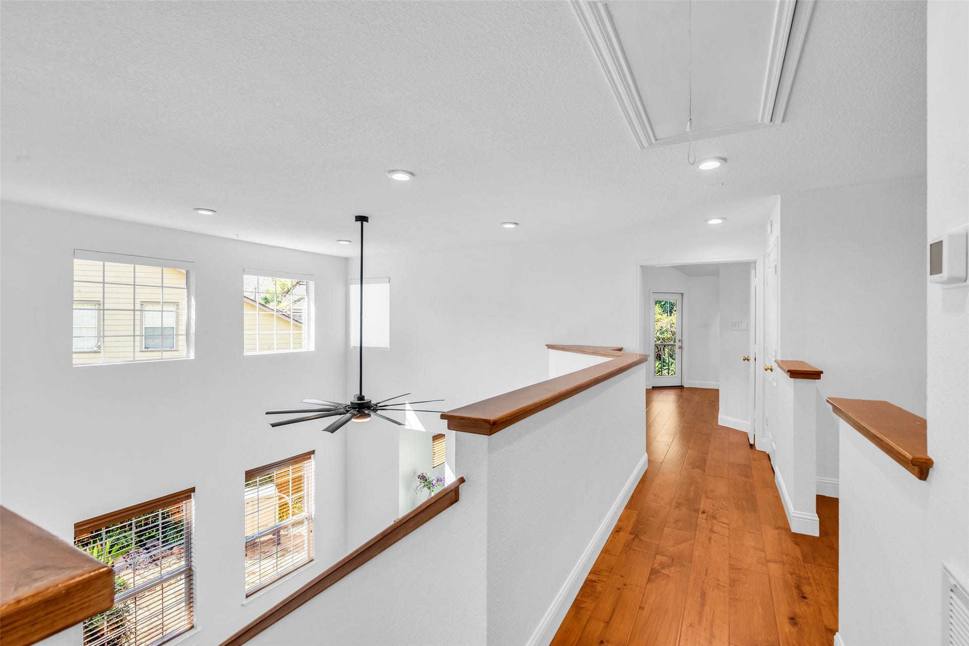 75 E Lakeridge Drive, The Woodlands, TX 77381