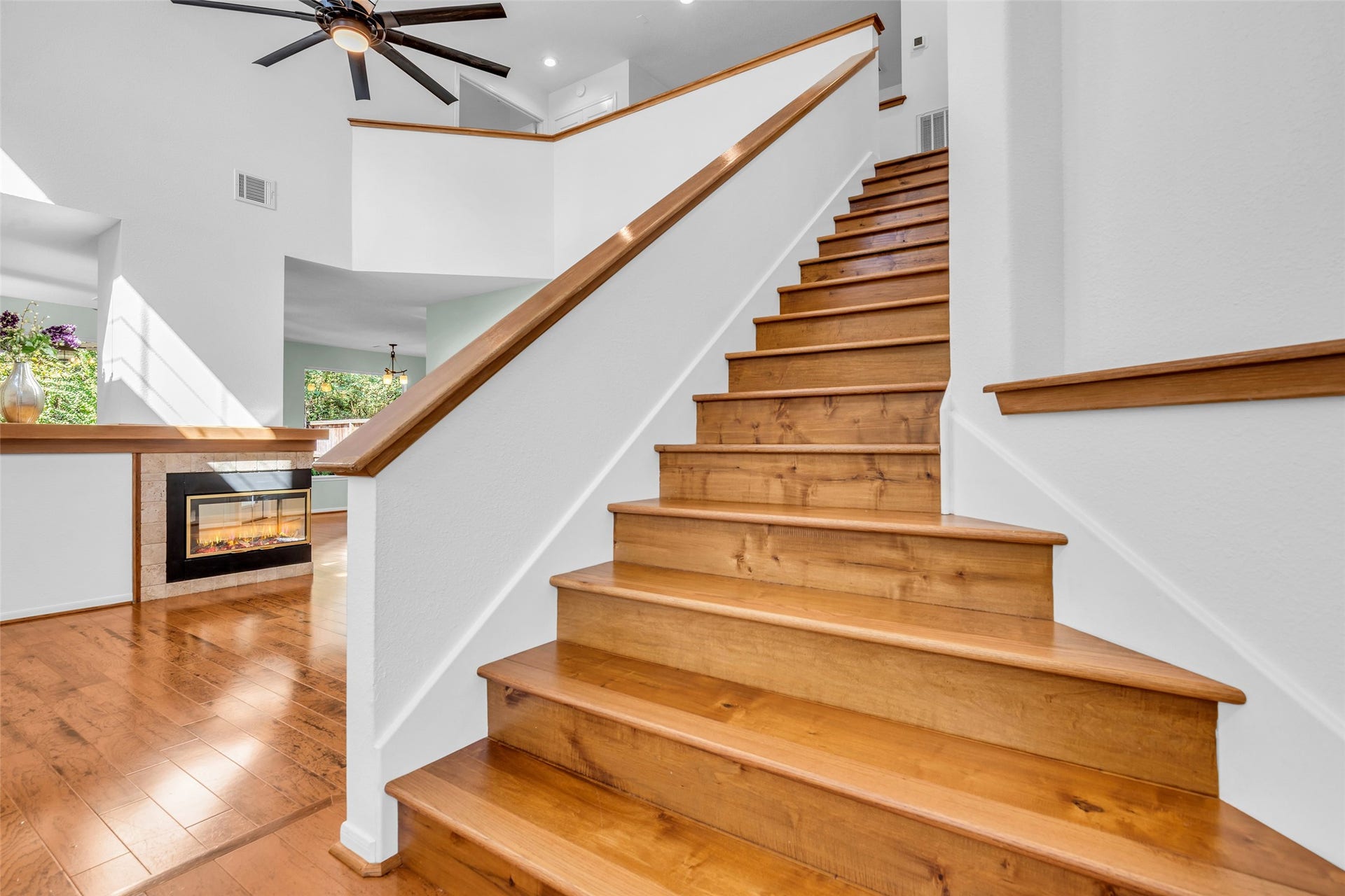 75 E Lakeridge Drive, The Woodlands, TX 77381