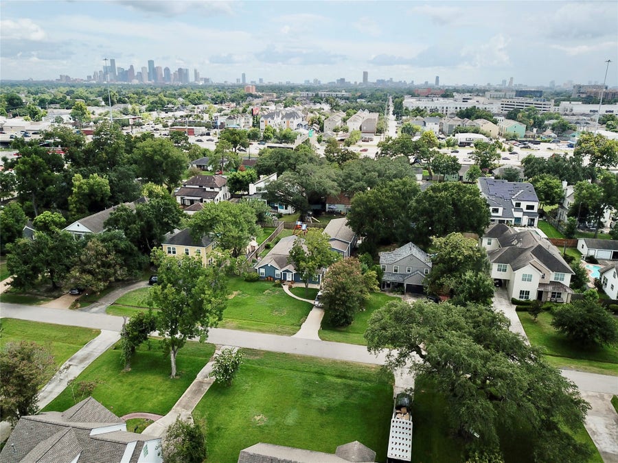Property photo for 231 W 31st Street, Houston, TX