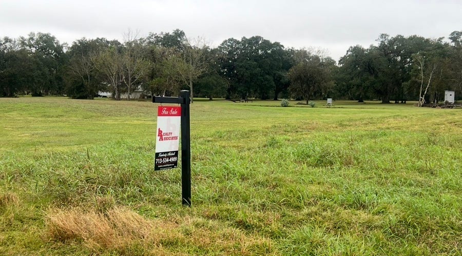Property photo for 562 Mill Road, Angleton, TX