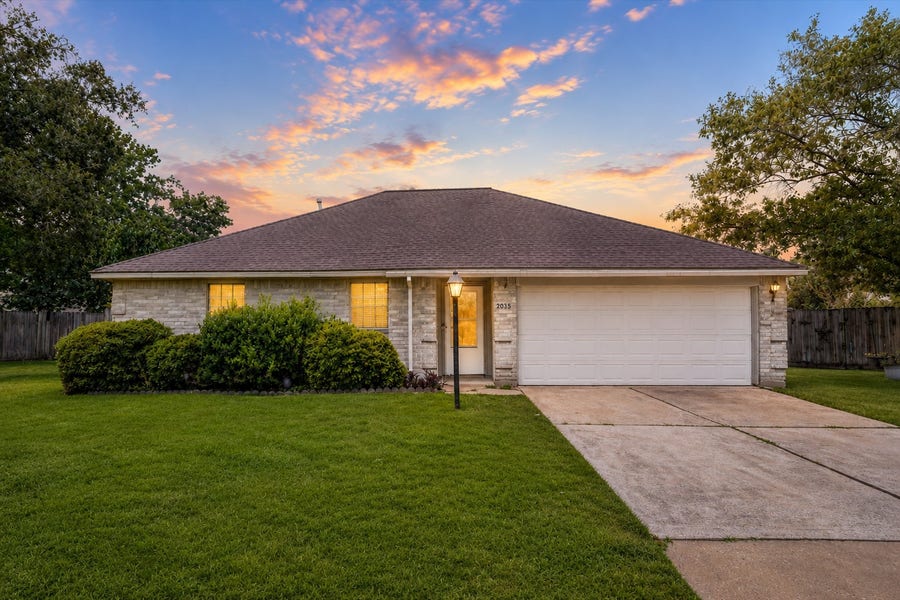 Property photo for 2035 Woodhue Drive, Spring, TX
