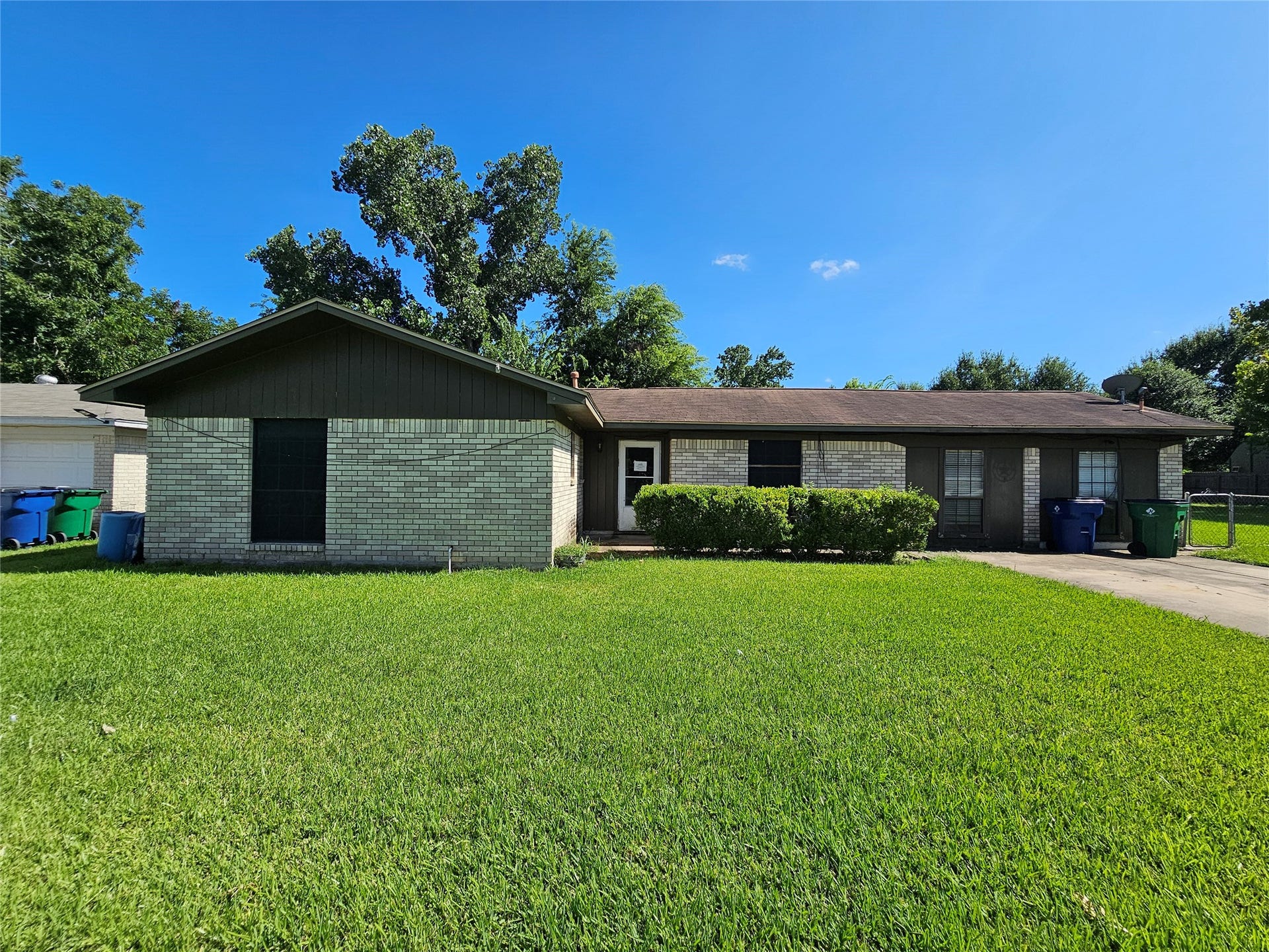 1216 Fair Drive, Angleton, TX 77515