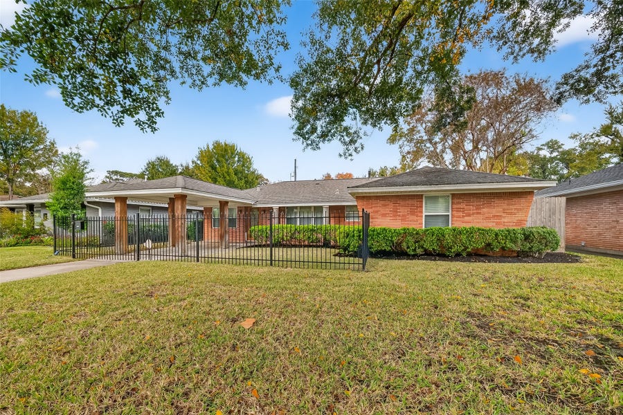 Property photo for 2010 Wakefield Drive, Houston, TX