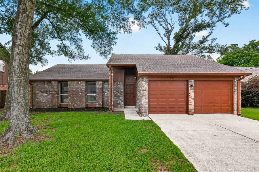 Property photo for 16730 Barkentine Lane, Friendswood, TX