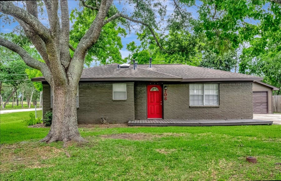 Property photo for 708 Moody Avenue, League City, TX