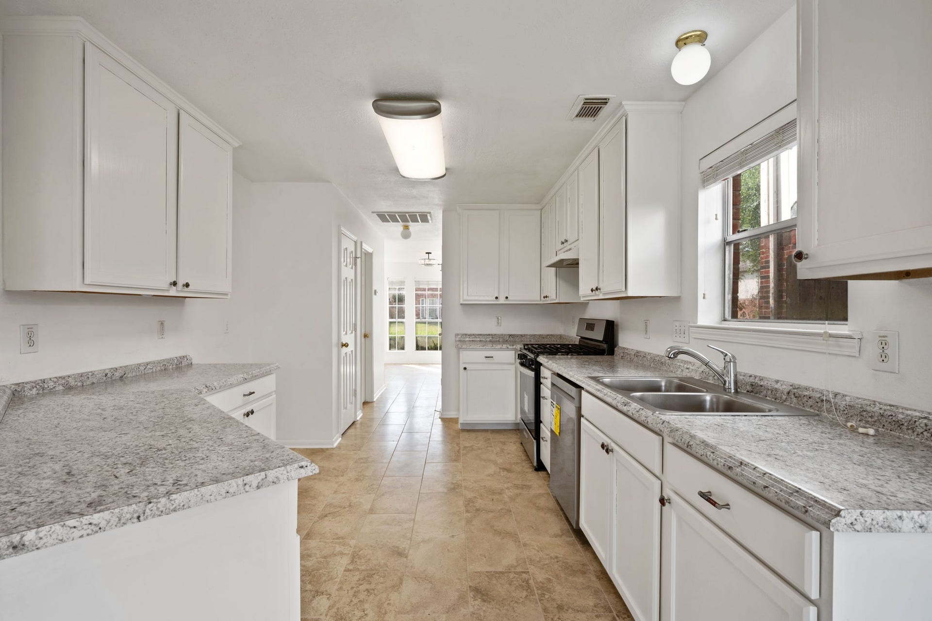 26900 Castlecliff Lane, Kingwood, TX 77339 26900 Castlecliff Lane, Kingwood, TX 77339
