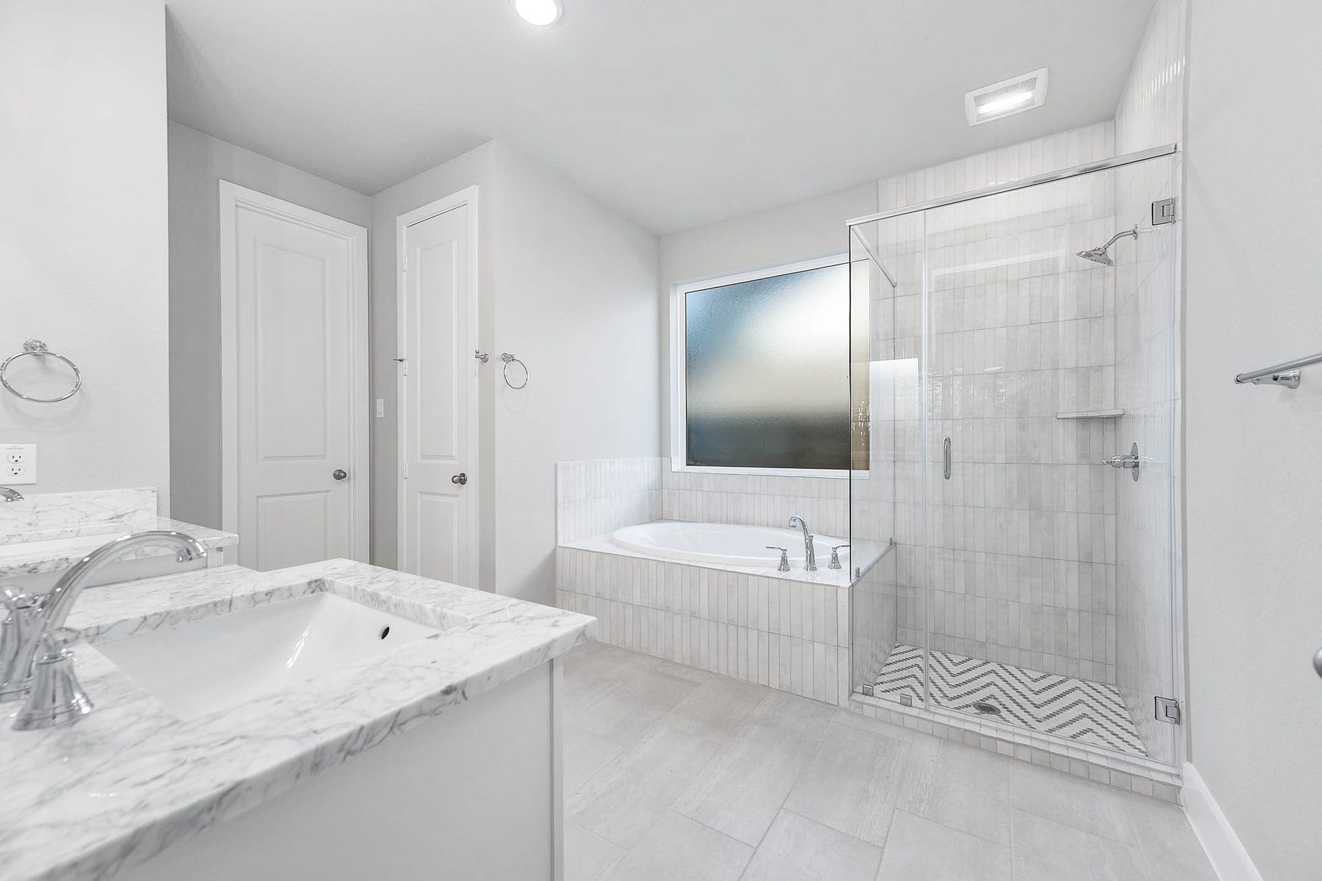465 Wild Thicket Drive, Katy, TX 77493 Primary Bathroom