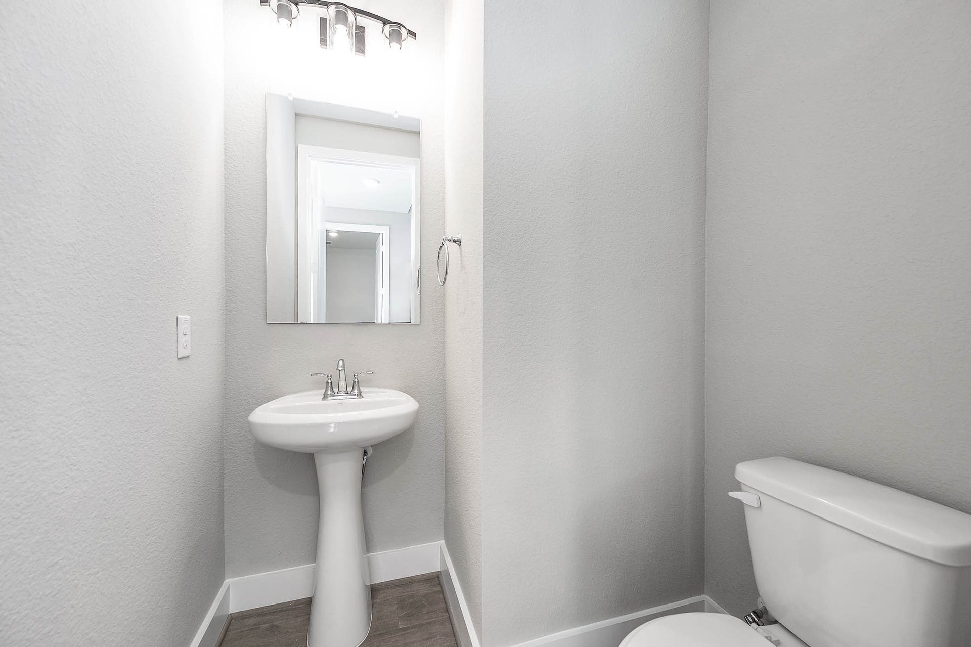 465 Wild Thicket Drive, Katy, TX 77493 Powder Room