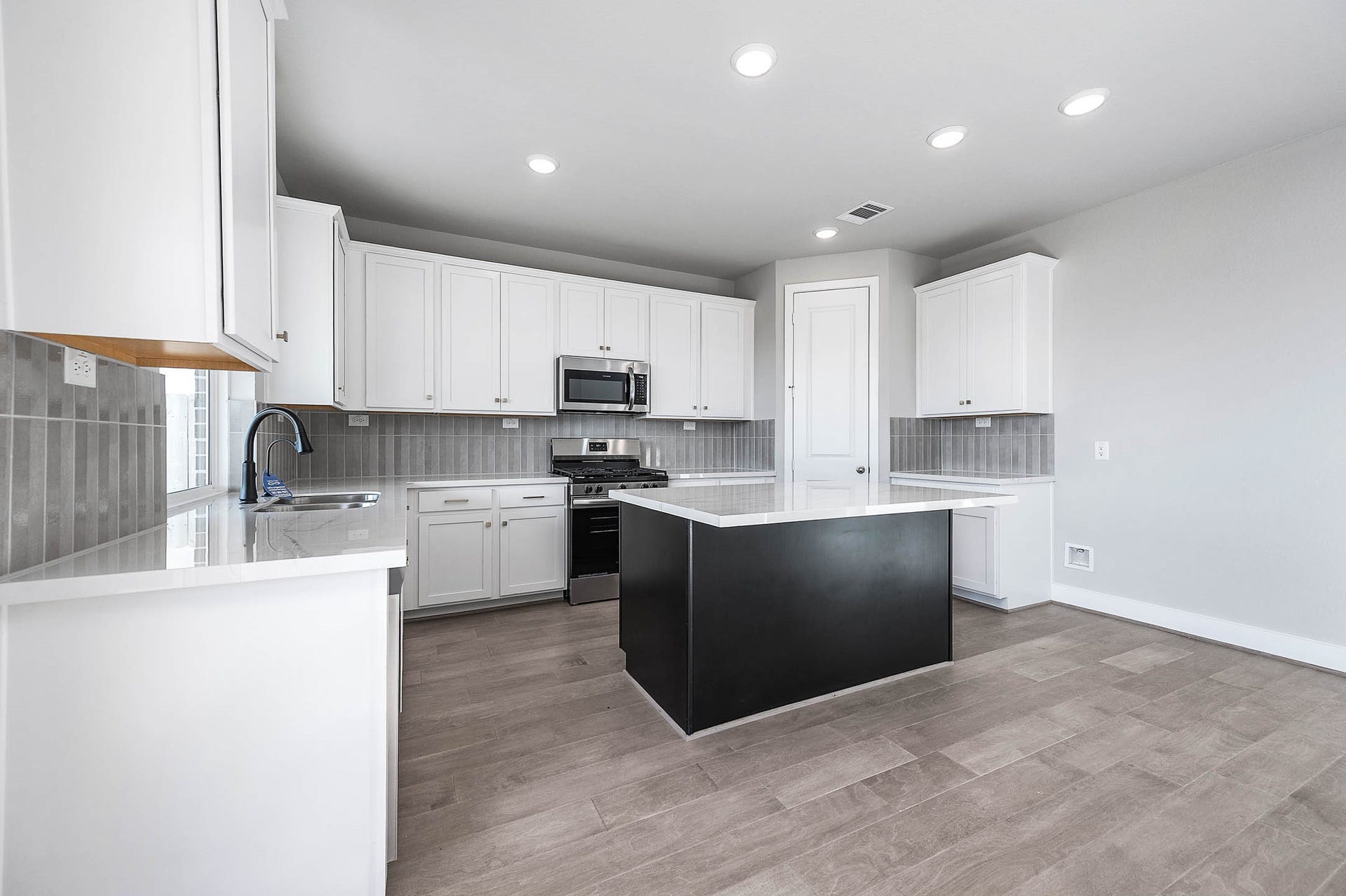 465 Wild Thicket Drive, Katy, TX 77493 Kitchen