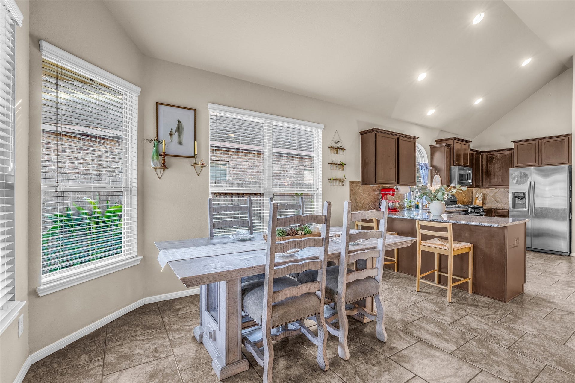 Meals are always better at the table. Imagine your conversations over dinner here in the breakfast area.