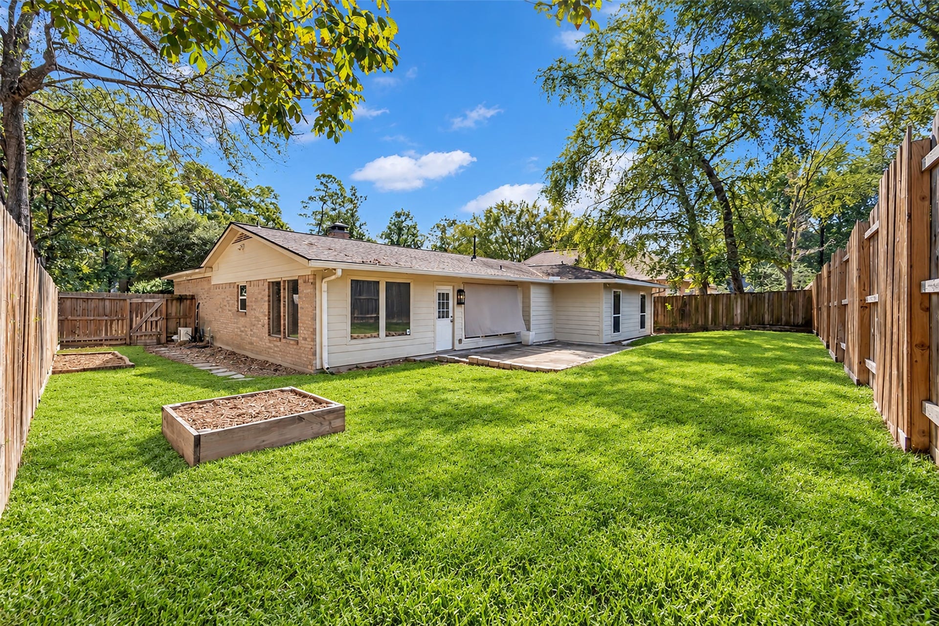 95 Paradise Valley Drive, Conroe, TX 77304