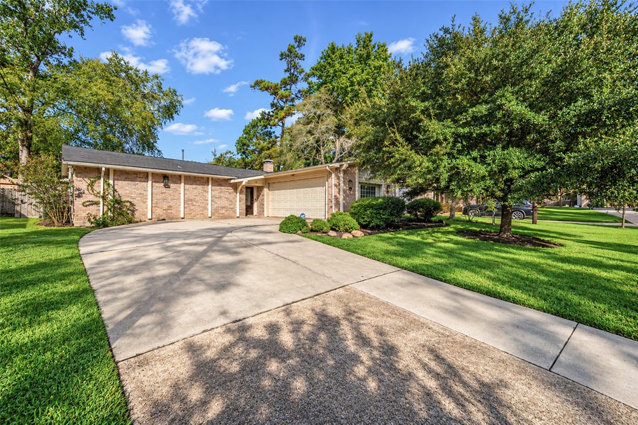 Property photo for 95 Paradise Valley Drive, Conroe, TX
