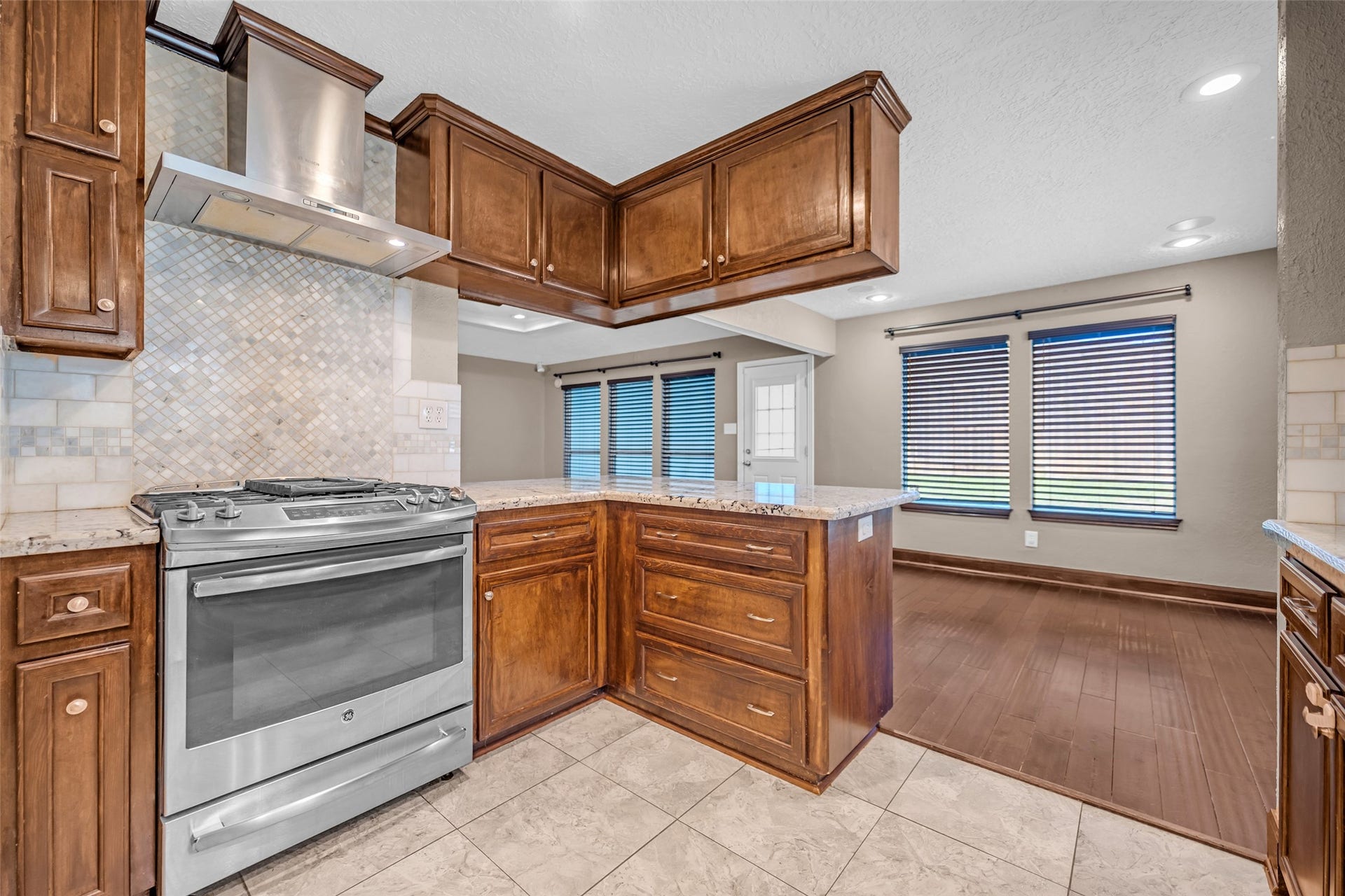 95 Paradise Valley Drive, Conroe, TX 77304