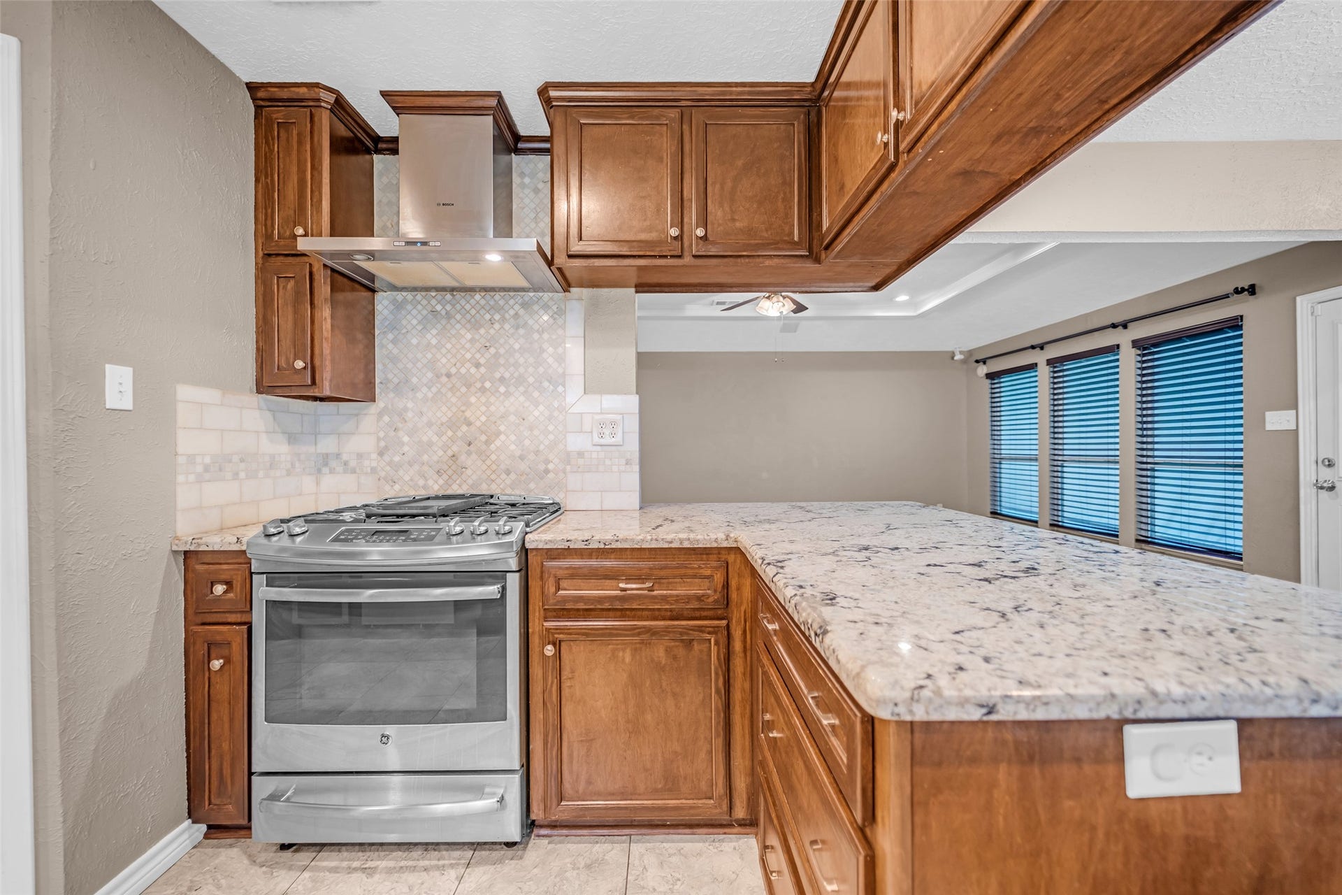 95 Paradise Valley Drive, Conroe, TX 77304