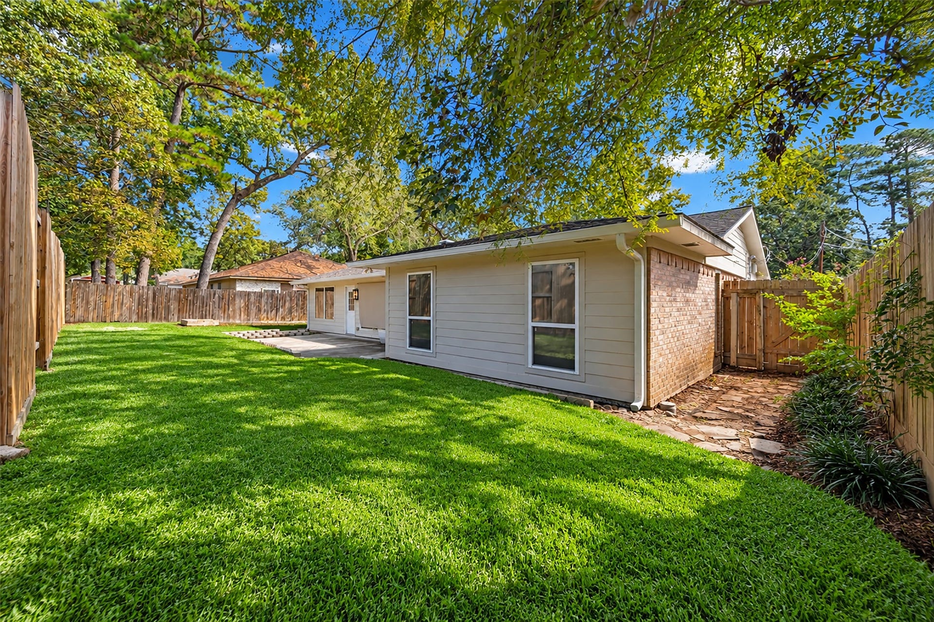 95 Paradise Valley Drive, Conroe, TX 77304