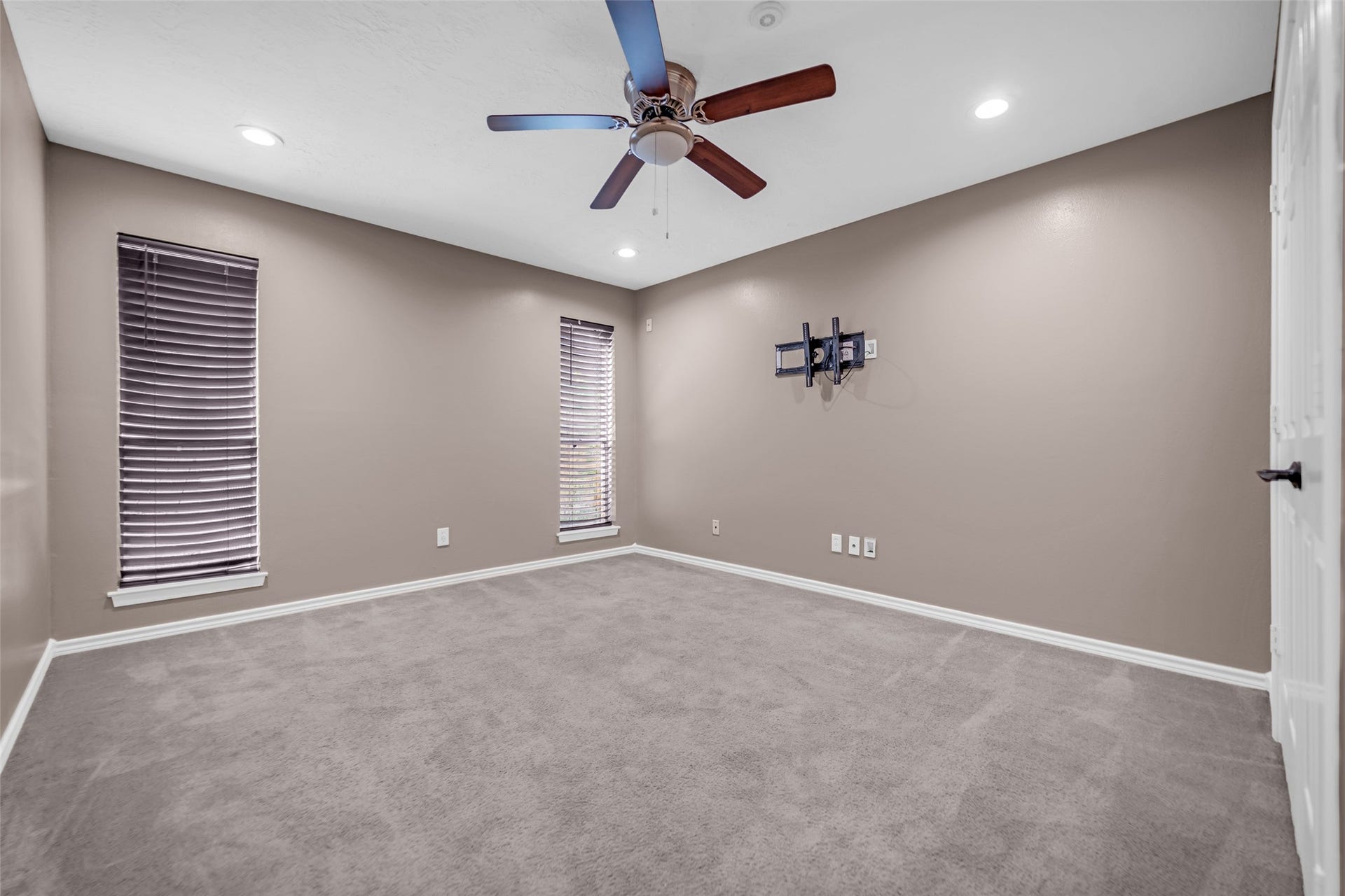 95 Paradise Valley Drive, Conroe, TX 77304