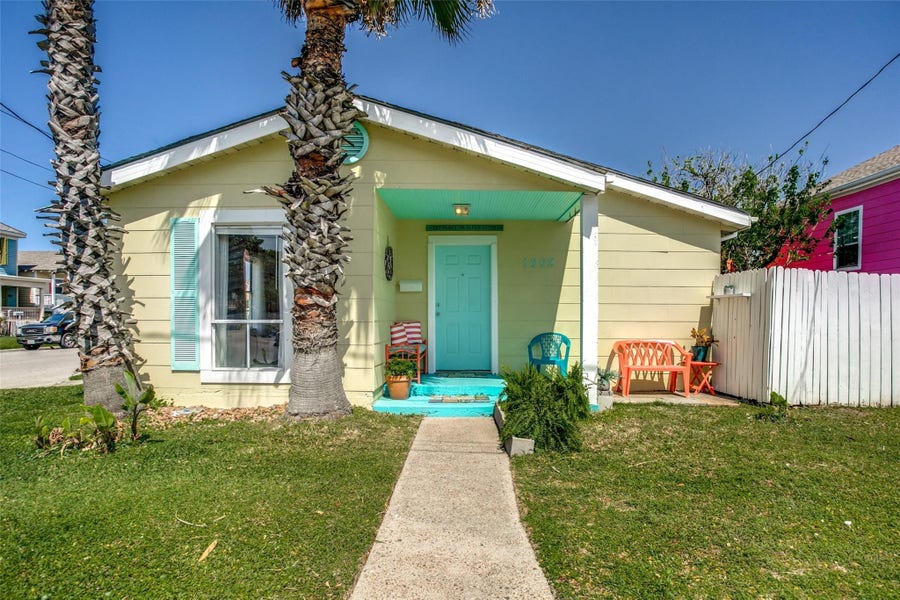 Property photo for 1602 18th Street, Galveston, TX