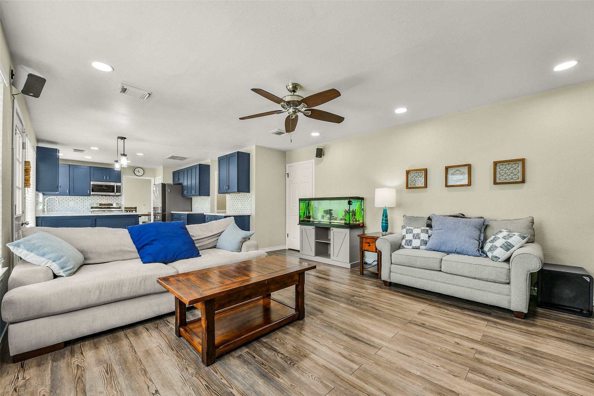 3905 Spring Circle Drive W, Pearland, TX 77584 Formal living room