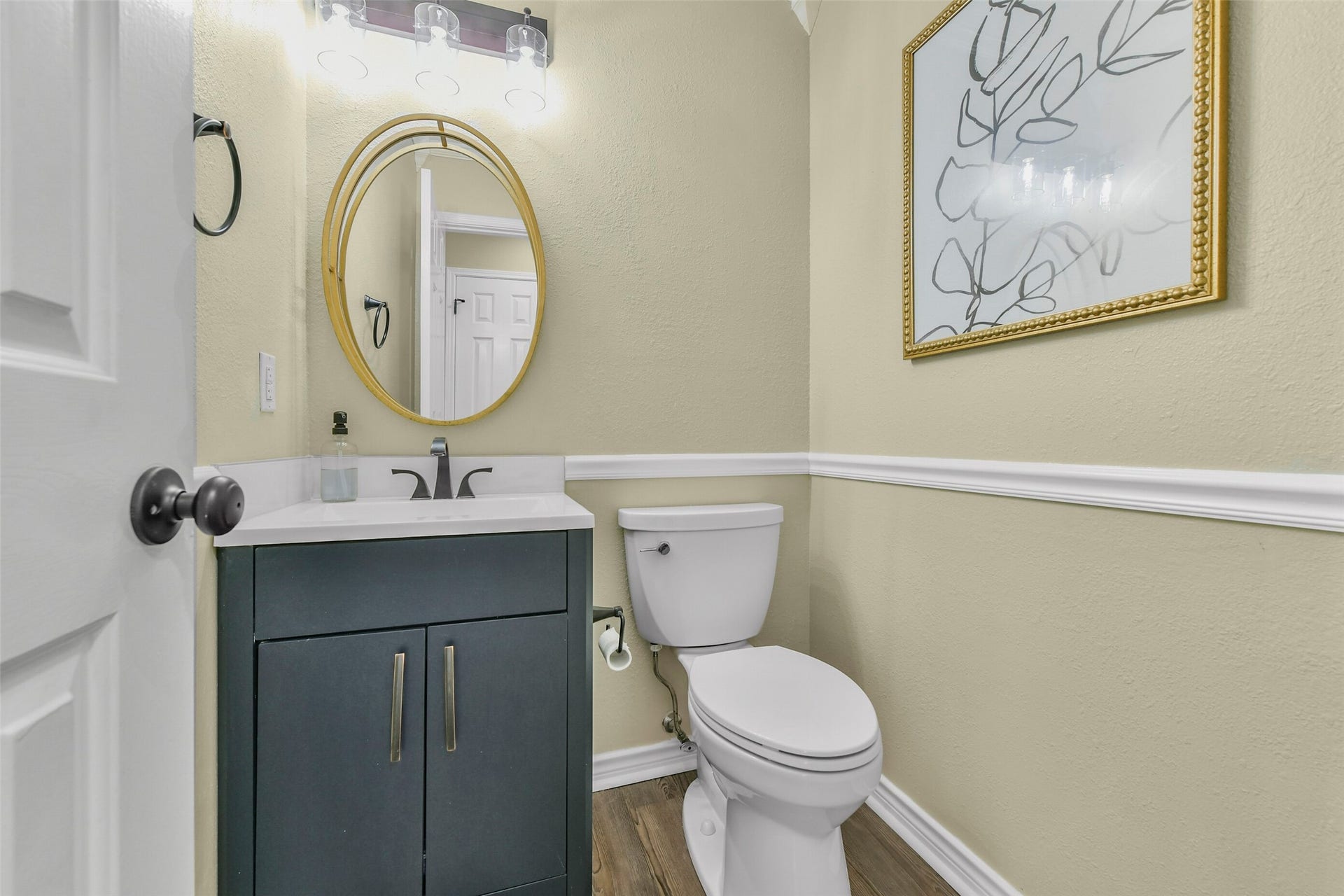 3905 Spring Circle Drive W, Pearland, TX 77584 Downstairs half bathroom