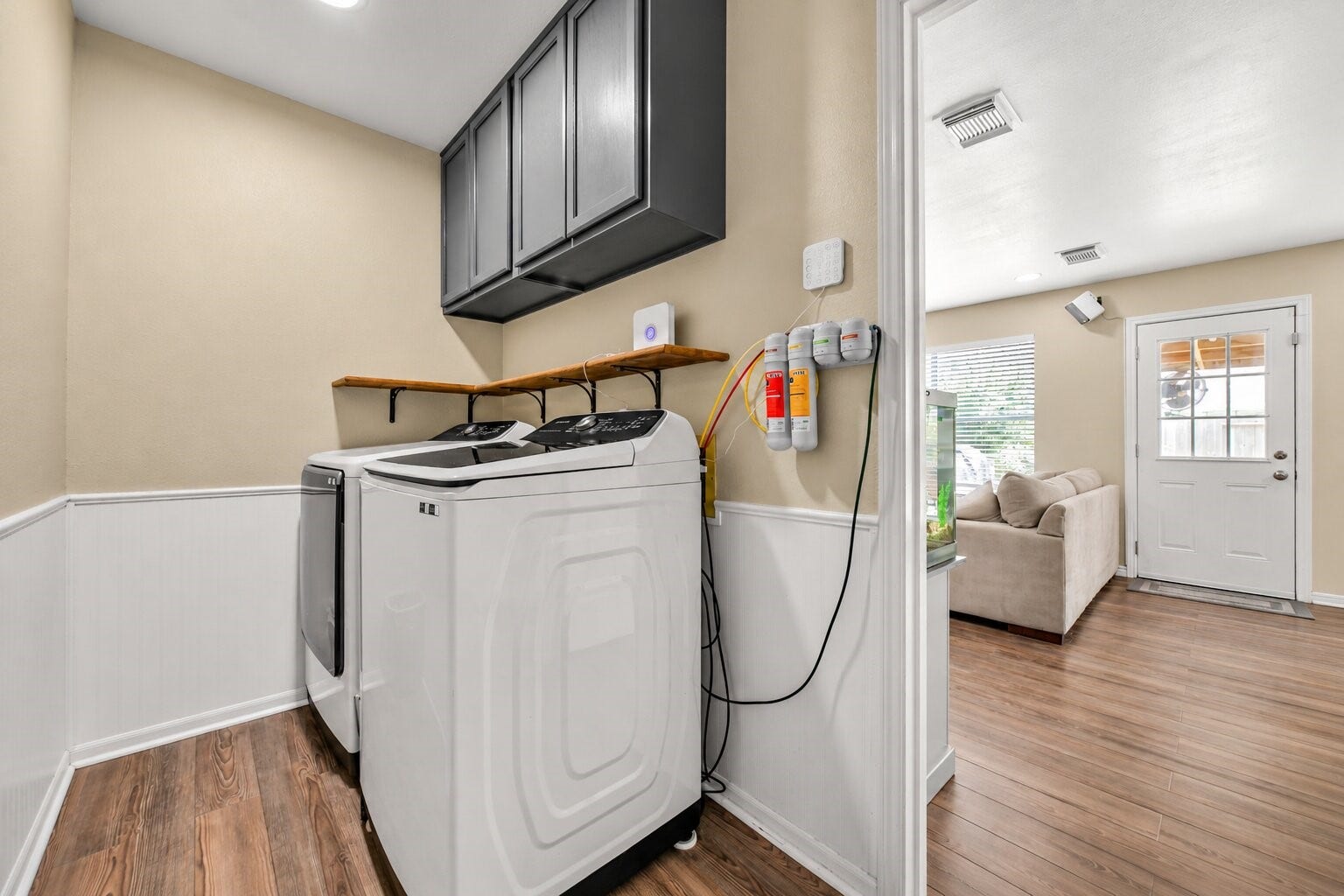 3905 Spring Circle Drive W, Pearland, TX 77584 Laundry room